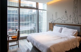 告别“智能焦虑”！TCL AI酒店电视让不同住客“零门槛”入住